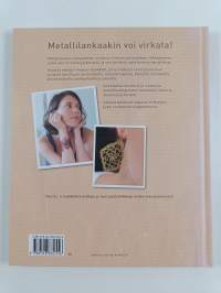 Virkkaa ihania koruja metallilangasta