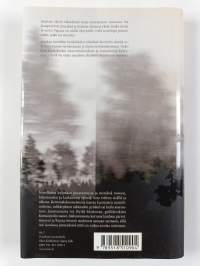 Pimeä tavarajuna : novelleja