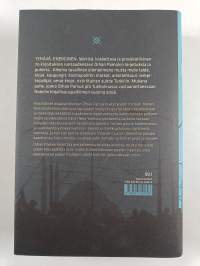 Muita värejä : kirjoituksia elämästä, taiteesta, kirjoista ja kaupungeista