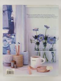 Sisusta tyylillä : 1000 inspiroivaa sisustusideaa kodin jokaiseen huoneeseen