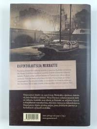 Yönpunainen höyhen