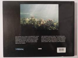 Aaltojen alla -Itämeren vedenalaisen luonnon opas