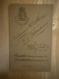 Valokuvaamo, Atelier Aino, Mikko Forsberg, Helsinki -visiittikorttivalokuva / visitcard photo - cdv