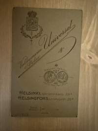 Valokuvaamo Atelier Universal, Helsinki -visiittikorttivalokuva / visitcard photo - cdv