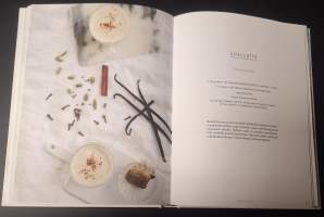 Hyvää huomenta : raakaruokaa ihaniin hetkiin