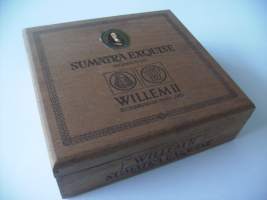 Sumatra Exquise  Willem II  - sikarilaatikko puuta , koko 15x16x5 cm