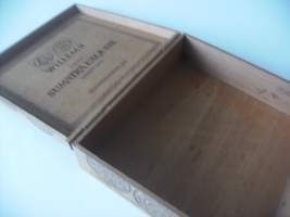 Sumatra Exquise  Willem II  - sikarilaatikko puuta , koko 15x16x5 cm