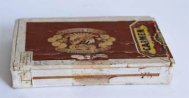 Carmen   - sikarilaatikko puuta  , koko 10x16x3 cm