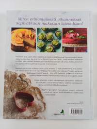 Kakkuja kasviksista : leivonnaisia, joissa vihannekset ovat pääosissa