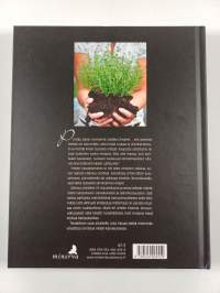 Yrttimaa : Ruukku- ja puutarhaviljelijän opas