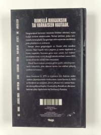 Pistooli Guccin laukussa