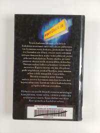 Yläilmoissa : Onttujen kolmas kirja