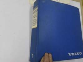 Volvo kuorma-autojen tekniset tiedot -kansio, sisältää myös tyyppikatsastustodistuksia, huoltotiedotuksia ym. ison määrän