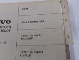 Volvo kuorma-autojen tekniset tiedot -kansio, sisältää myös tyyppikatsastustodistuksia, huoltotiedotuksia ym. ison määrän