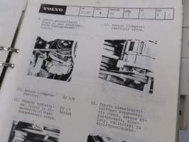Volvo kuorma-autojen tekniset tiedot -kansio, sisältää myös tyyppikatsastustodistuksia, huoltotiedotuksia ym. ison määrän