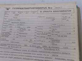 Volvo kuorma-autojen tekniset tiedot -kansio, sisältää myös tyyppikatsastustodistuksia, huoltotiedotuksia ym. ison määrän