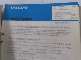 Volvo kuorma-autojen tekniset tiedot -kansio, sisältää myös tyyppikatsastustodistuksia, huoltotiedotuksia ym. ison määrän
