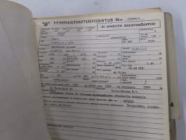 Volvo kuorma-autojen tekniset tiedot -kansio, sisältää myös tyyppikatsastustodistuksia, huoltotiedotuksia ym. ison määrän