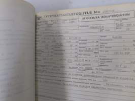 Volvo kuorma-autojen tekniset tiedot -kansio, sisältää myös tyyppikatsastustodistuksia, huoltotiedotuksia ym. ison määrän