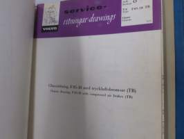 Volvo kuorma-autojen tekniset tiedot -kansio, sisältää myös tyyppikatsastustodistuksia, huoltotiedotuksia ym. ison määrän