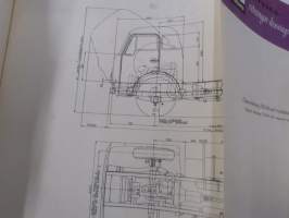 Volvo kuorma-autojen tekniset tiedot -kansio, sisältää myös tyyppikatsastustodistuksia, huoltotiedotuksia ym. ison määrän