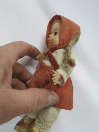 Noitarumpu -matkamuistonukke (Finnish design by Noitarumpu, Rovaniemi)