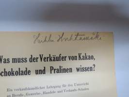 Was muss der Verkäufer von Kakao, Schokolade und Pralinen wissen? -saksalainen kaakaon ja suklaanostajan opas, kuulunut Heikki Huhtamäen henkilökohtaiseen kirjastoon