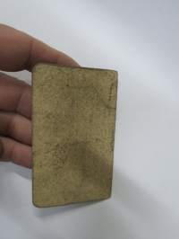 Lomatodistus 1038/7 kpk Iltalomatodistus nr 2 lähetti Kai Mäkinen, oikeutetaan liikkumaan H:gin varuskunta-alueella kaikkina vuorokauden aikoina, kotimajoitus