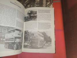 THE MOTORBUS IN CENTRAL LONDON