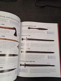 World Encyclopedia of Swords and Sabres -An Authoritative History and Visual Directory of Edged Weapons from Around the World, Shown in More Than 800 Stunning Photographs