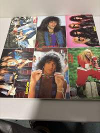 Mega Star julistelehti 1986 no 1 Sisältää julisteita 18 kpl + postikortit takasivulla. Maailman upein Hevialbumi. Katso kuvat