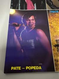 Mega Star julistelehti 1987 no 2 Sisältää julisteita 14 kpl + postikortit takasivulla. Maailman upein Hevi/Glam-albumi. Katso kuvat