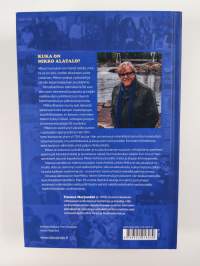 Hän hymyilee kuin Mikko