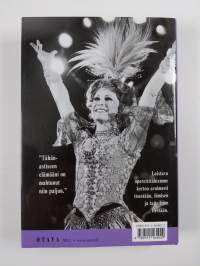 Lohikäärmeen pahvikulissit