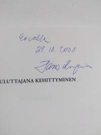 Kouluttajana kehittyminen (signeerattu, tekijän omiste)