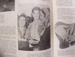 Eeva 1953 sidottu vuosikerta, katso sisältö kuvista takemmin (kohteesta on 61 kpl kuvia)