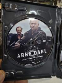 Arne Dahl  en midsommarnattsdröm, dödsmässa ja mörkertal.