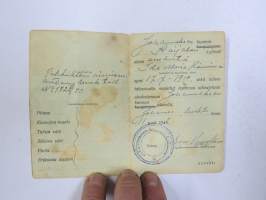 Oleskelulupa takaisinvallatulla alueella, Johanneksen kunnan Kaijalan kylästä, emäntä Maria Hänninen + lapset Heino Olavi - Aino Tellervo - Jouko Tapio, 11.4.1942