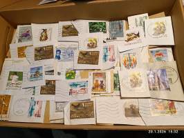 Filatelia - Suomi - Postimerkileikettä yli 1,1 kg. Pääosin 1970- ja 1980-luvuilta. Joukossa myös uudempaa leikettä.