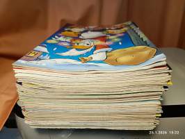 Aku Ankka - Vuosikerta 2008 1-52 +  51B jouluparaati. Paljon liitteitä mukana!