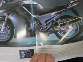 Yamaha FJR1300 / 1300A moottoripyörä -myyntiesite