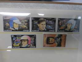 Postimerkkejä -erä kansioissa ja albumeissa olevia merkkejä, kaikki sivut kuvattu ja näkyvät kohteen kuvissa