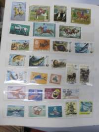 Postimerkkejä -erä kansioissa ja albumeissa olevia merkkejä, kaikki sivut kuvattu ja näkyvät kohteen kuvissa