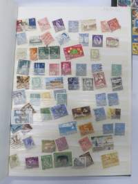 Postimerkkejä -erä kansioissa ja albumeissa olevia merkkejä, kaikki sivut kuvattu ja näkyvät kohteen kuvissa