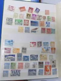 Postimerkkejä -erä kansioissa ja albumeissa olevia merkkejä, kaikki sivut kuvattu ja näkyvät kohteen kuvissa