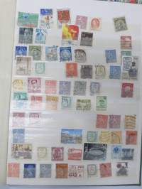 Postimerkkejä -erä kansioissa ja albumeissa olevia merkkejä, kaikki sivut kuvattu ja näkyvät kohteen kuvissa