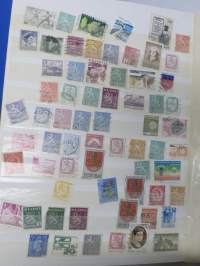 Postimerkkejä -erä kansioissa ja albumeissa olevia merkkejä, kaikki sivut kuvattu ja näkyvät kohteen kuvissa