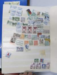 Postimerkkejä -erä kansioissa ja albumeissa olevia merkkejä, kaikki sivut kuvattu ja näkyvät kohteen kuvissa