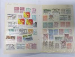 Postimerkkejä -erä kansioissa ja albumeissa olevia merkkejä, kaikki sivut kuvattu ja näkyvät kohteen kuvissa