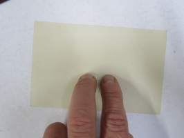 Rauhallista joulu, piirroskortti sota-ajalta, Piru hiilihanko kädessään ampuu tykillä pirunsarvisen Stalinin kuvaa, signeerattu H-L.